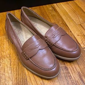 Naturalizer classic loafer brown 5.5